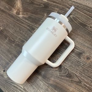 Brand New - 40oz Stanley Tumbler in Cream